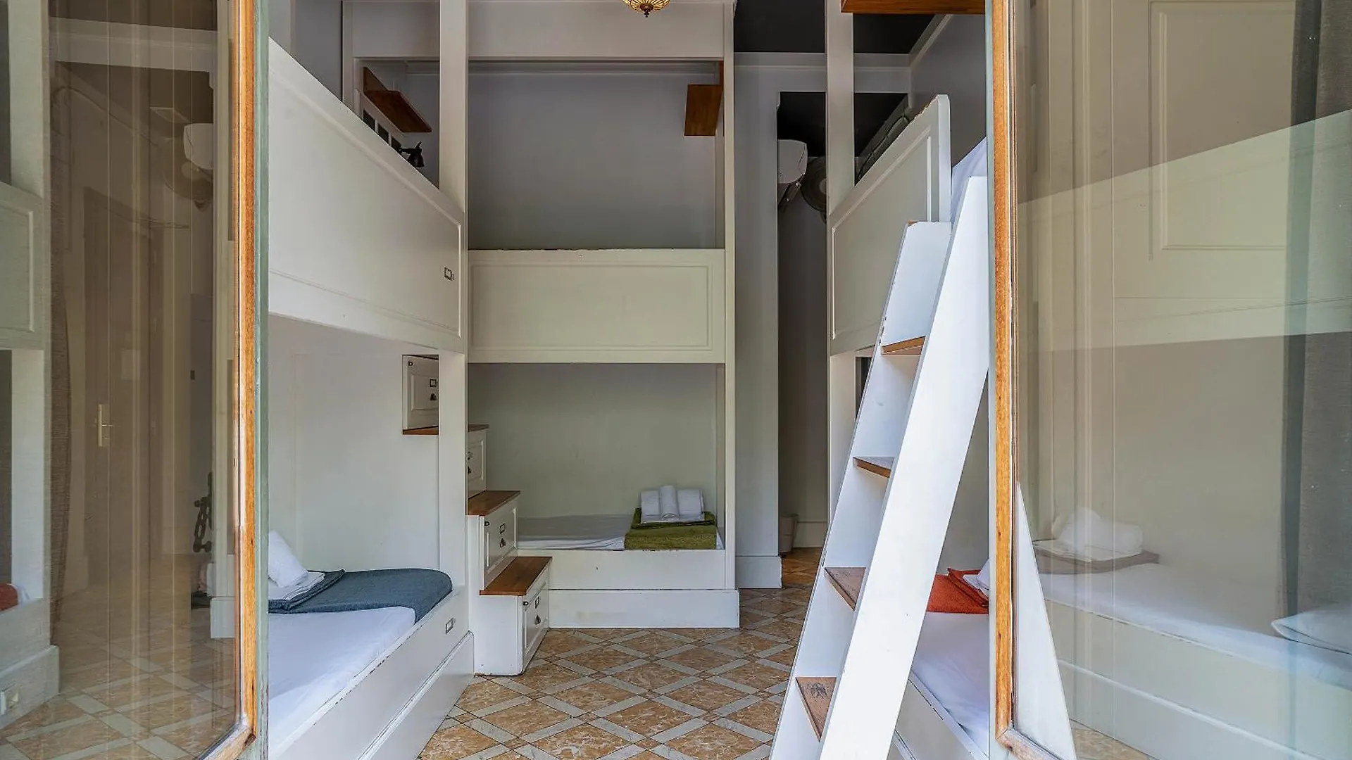 Casa Gracia Hostel Barcelona 0*,  Spain